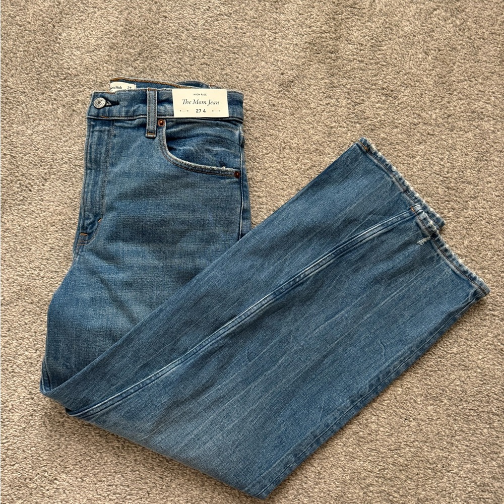 Abercrombie & Fitch The Mom High Rise Jeans
